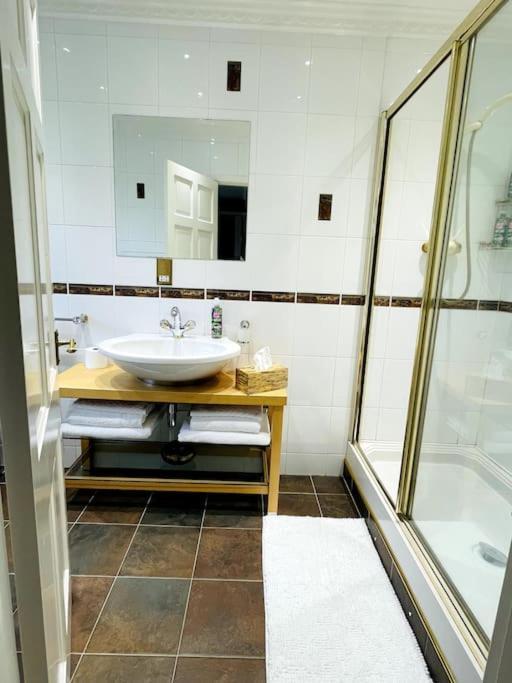 Karinya Suite Llanvaches エクステリア 写真